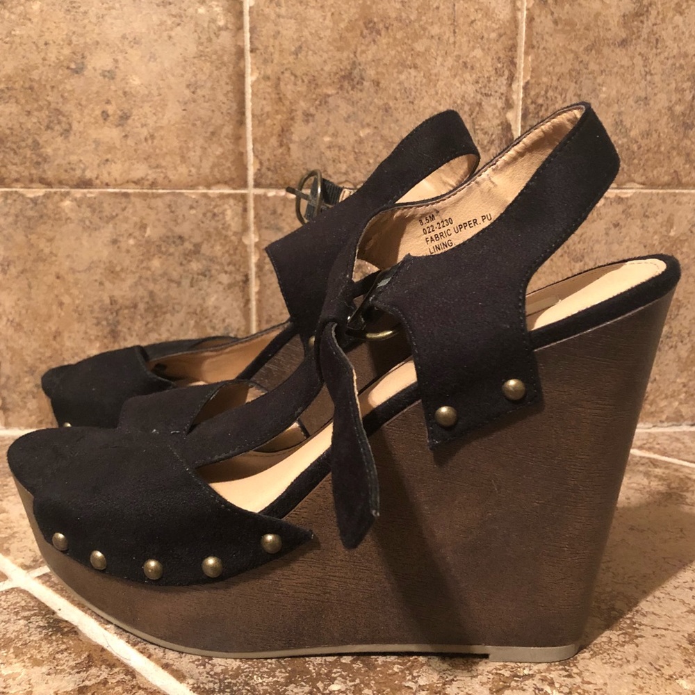 BLACK GOLD STUDDED WEDGES / PLATFORMS